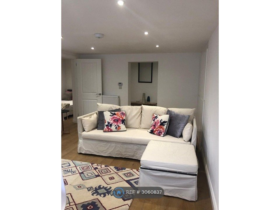Property photo 2 of 10 Flat 1: Lounge/Living Room