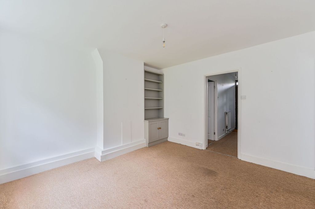 Property photo 3 of 6