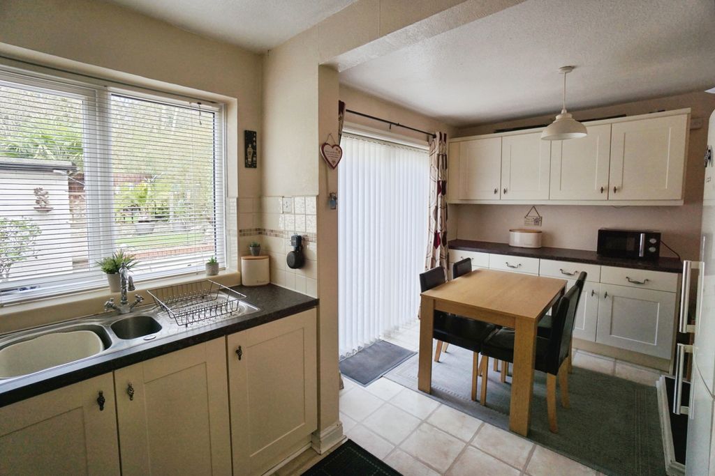 Property photo 2 of 18 Kitchen Diner