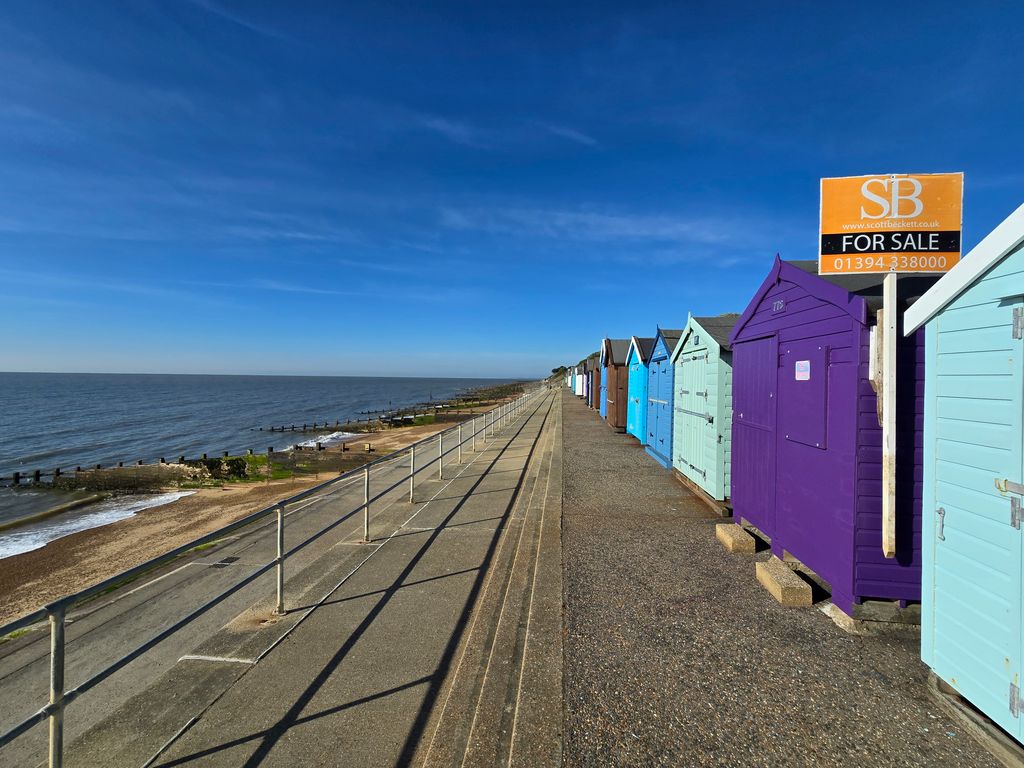 Property photo 1 of 6 Front Of Hut Towards Sea