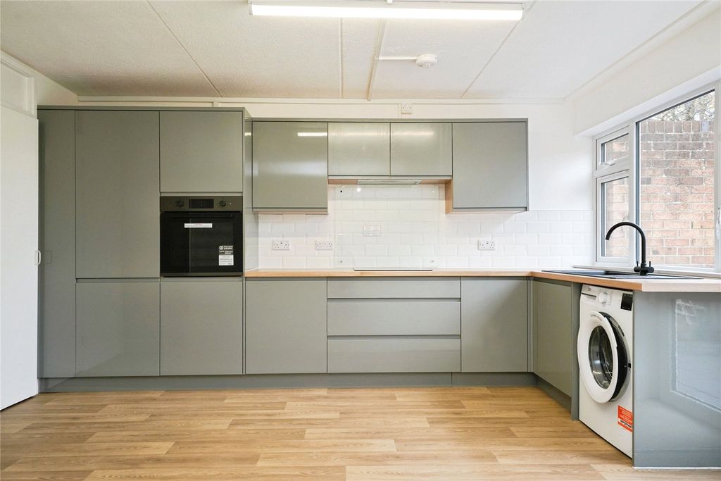 Property photo 2 of 12 Kitchen