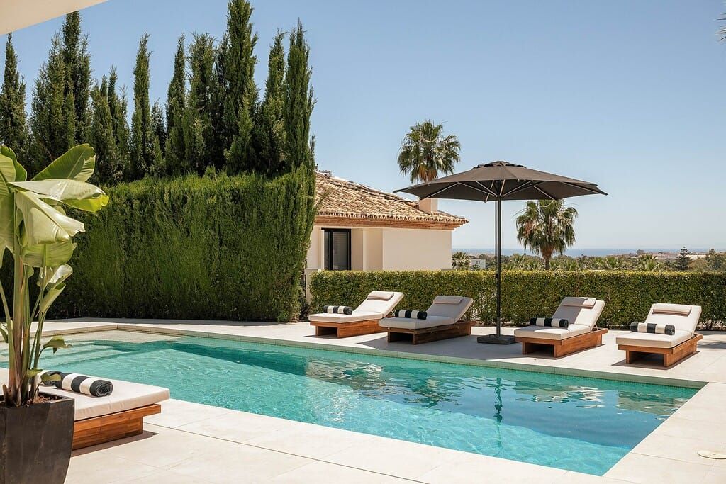 Property photo 2 of 24 Nueva Andalucia Villa Esmarv119 2