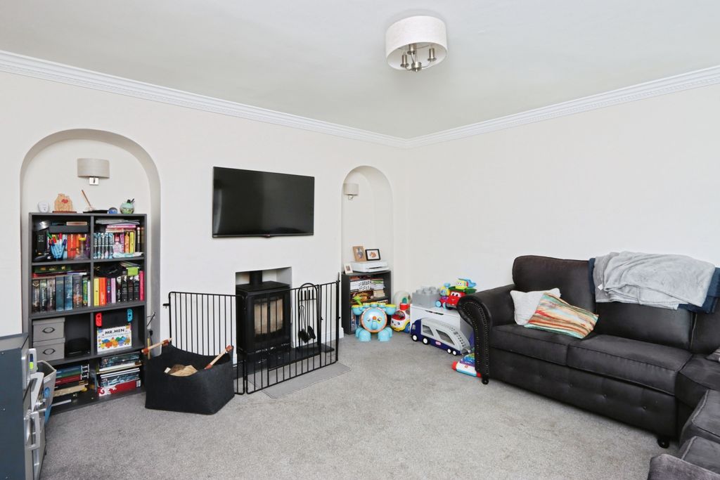 Property photo 3 of 15