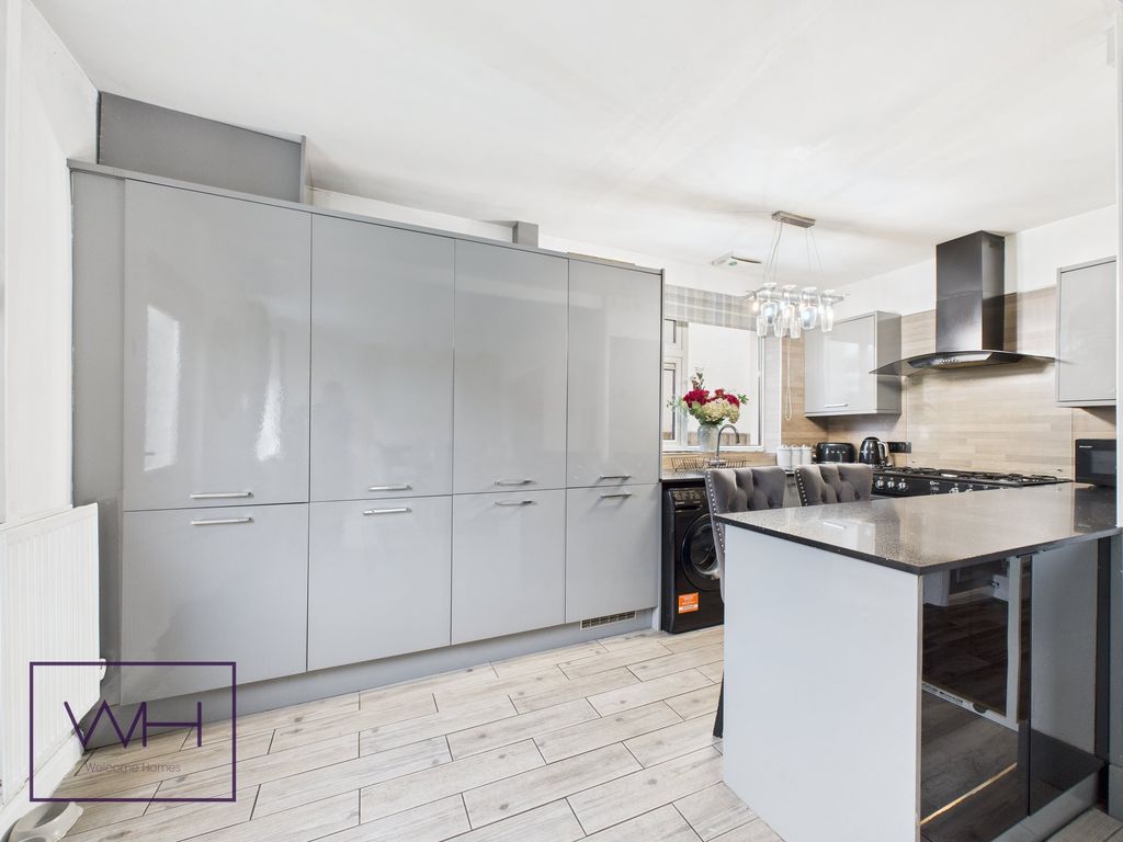 Property photo 3 of 20 Cam03785G0-Pr0310-Still003