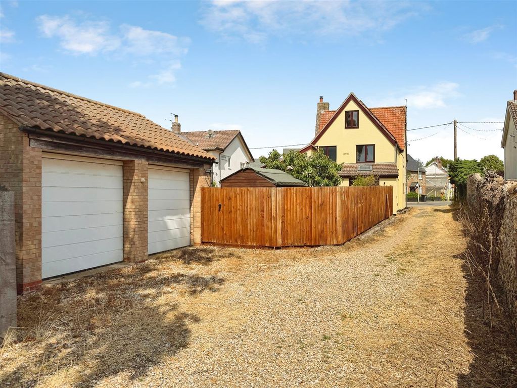 Property photo 3 of 27