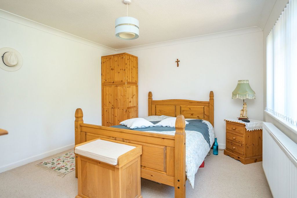 Property photo 3 of 28