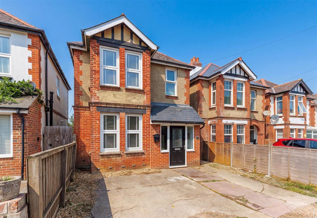 Property photo 1 of 17 Detached Home In Sandown