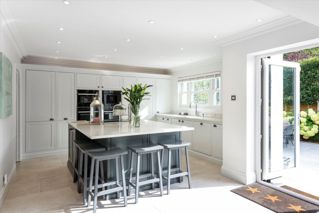 Property photo 2 of 22 Image