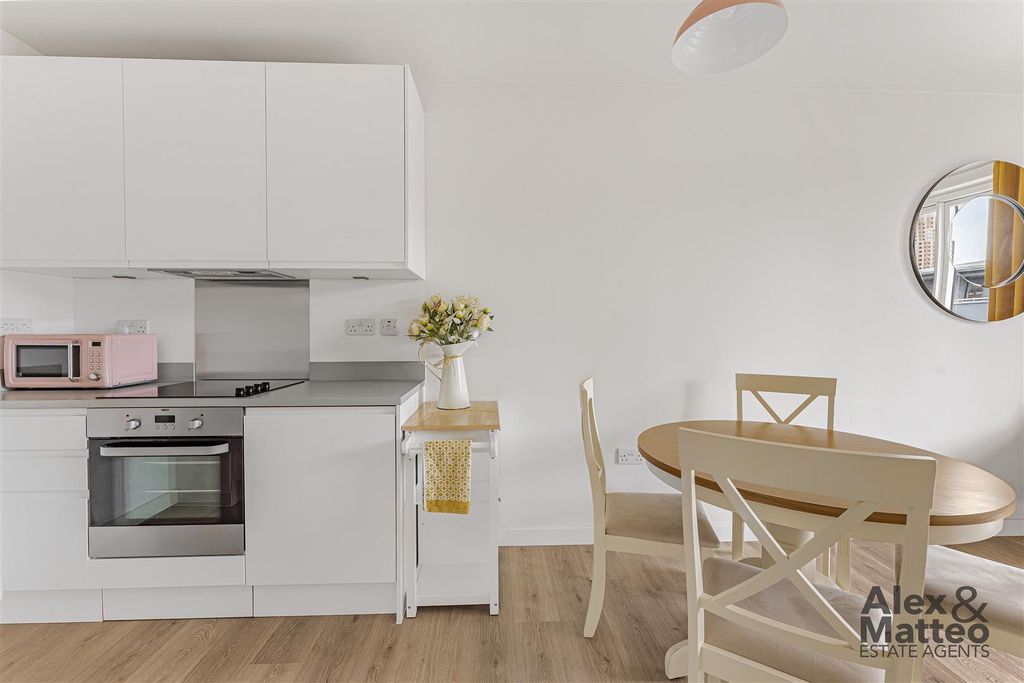 Property photo 3 of 15 Varcoe Road