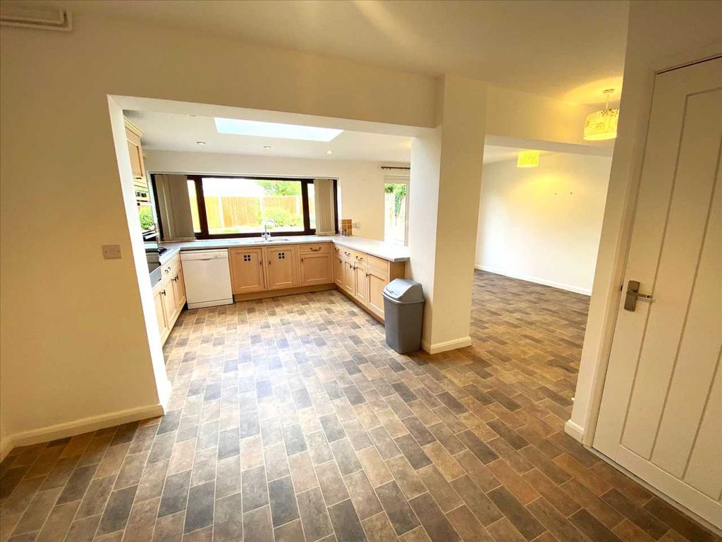Property photo 3 of 32