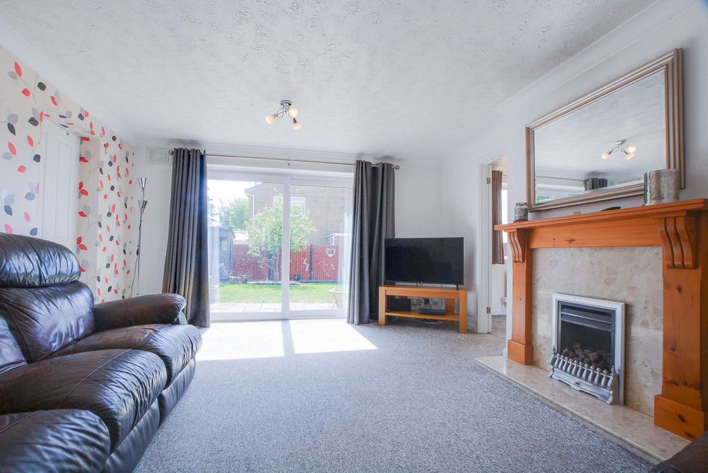 Property photo 3 of 28