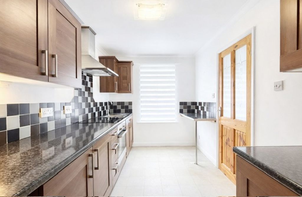 Property photo 2 of 10 Kitchen Breakfast