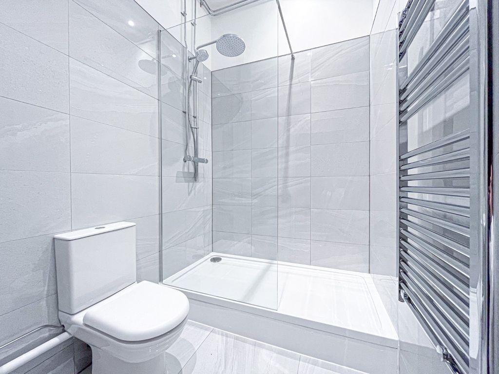 Property photo 3 of 12 Bathroom