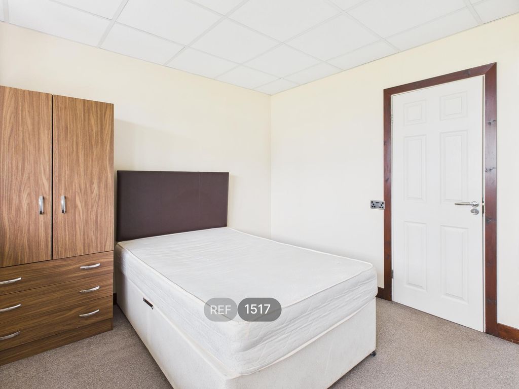 Property photo 2 of 9 Bedroom