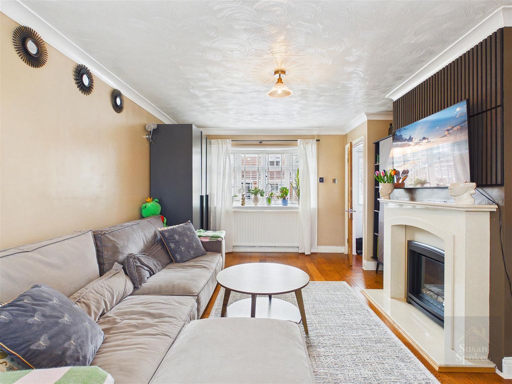 Property photo 3 of 17 Cam01858G0-Pr0314-Still003.Jpg