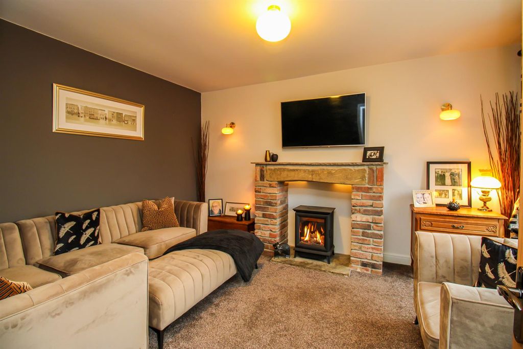 Property photo 2 of 22 Lounge