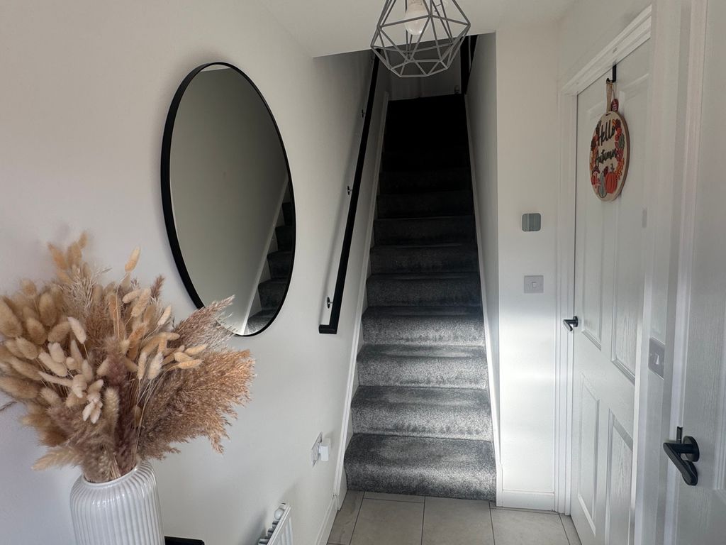 Property photo 2 of 18 Hallway