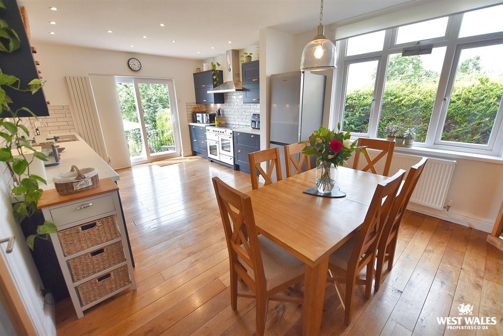 Property photo 2 of 24 17 (34).Jpg