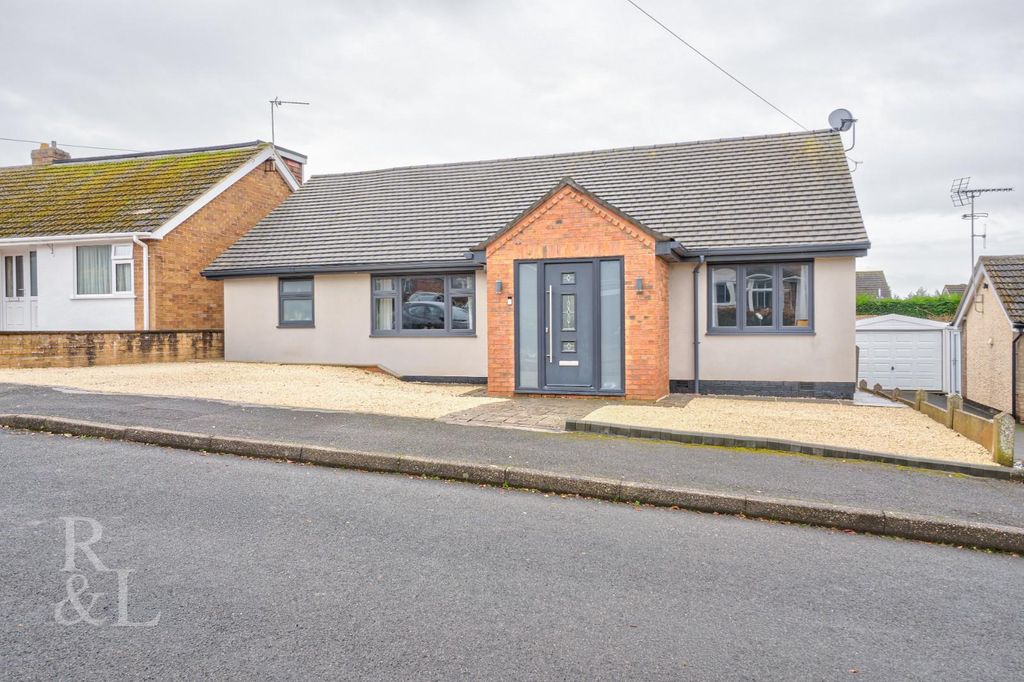 Property photo 1 of 24 11 Homecroft Drive+ (1).Jpg