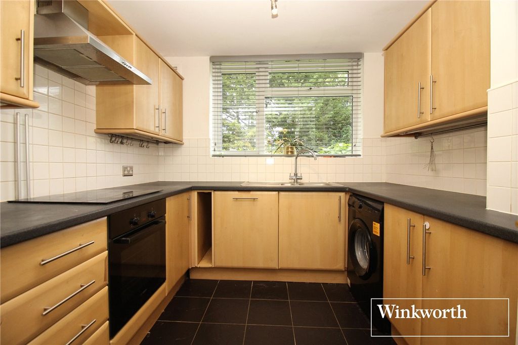 Property photo 2 of 9 Picture No. 15
