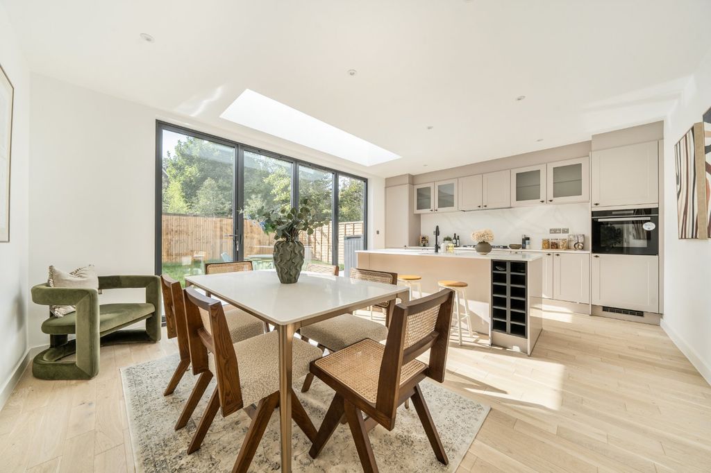 Property photo 2 of 10 Kitchen/Dining Room