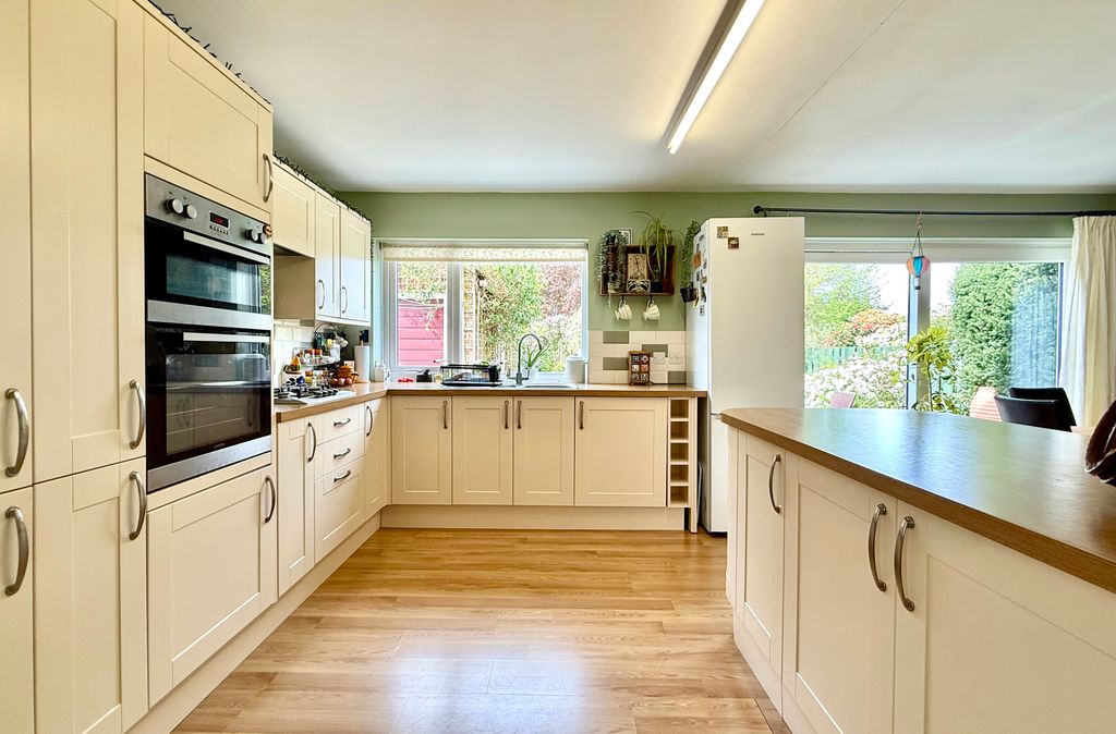 Property photo 2 of 29