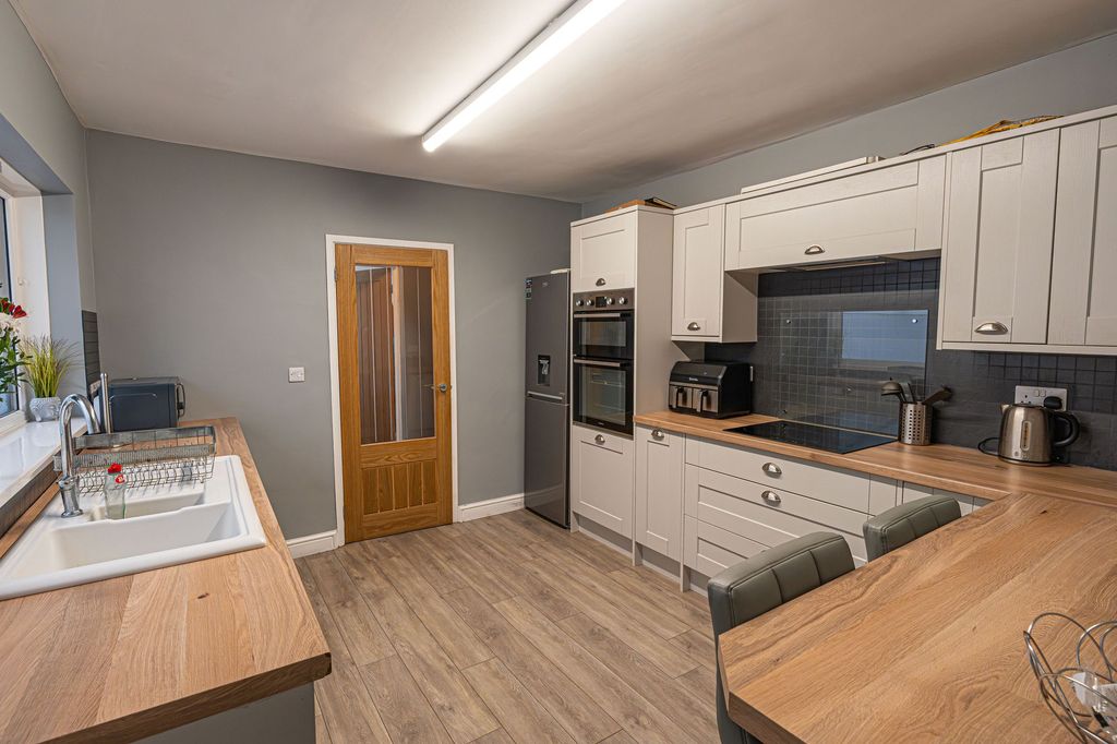 Property photo 3 of 29