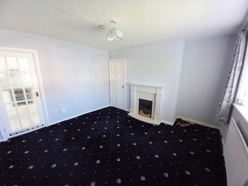 Property photo 2 of 13 Lounge