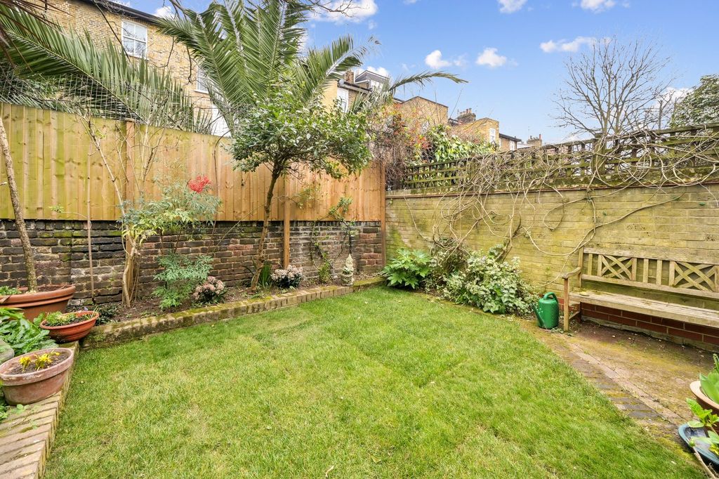 Property photo 3 of 18 Garden