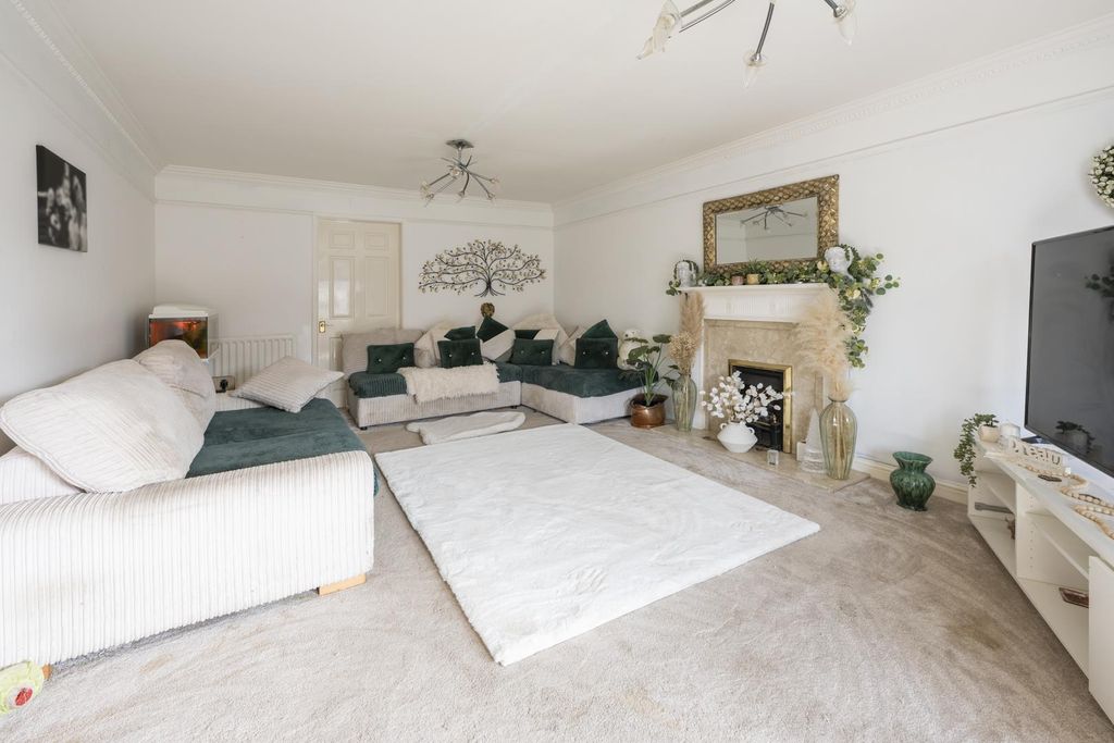 Property photo 3 of 23