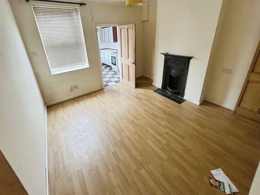 Property photo 3 of 10 Dining Room