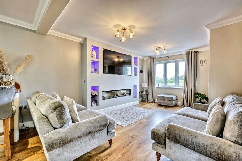 Property photo 2 of 28