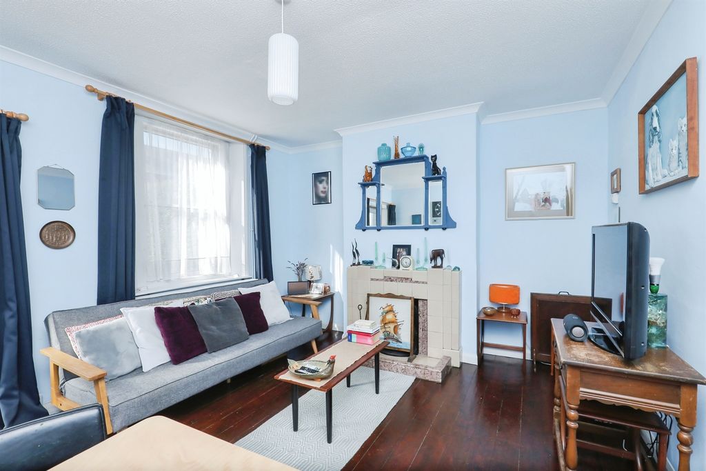 Property photo 2 of 14