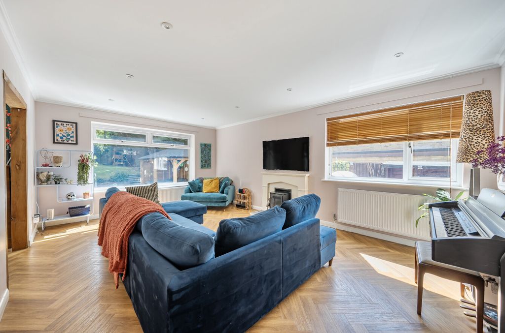 Property photo 2 of 15 1347538-31-68Baeb...