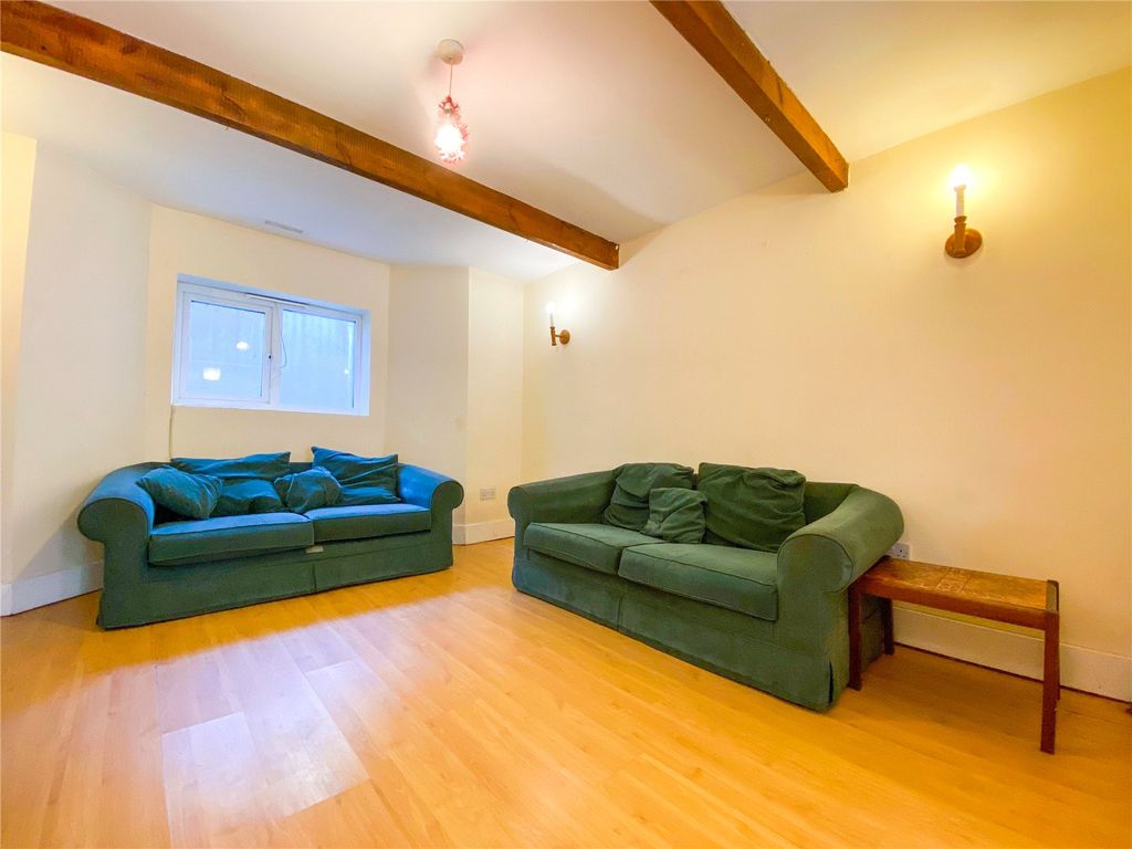 Property photo 3 of 11 Picture No. 27