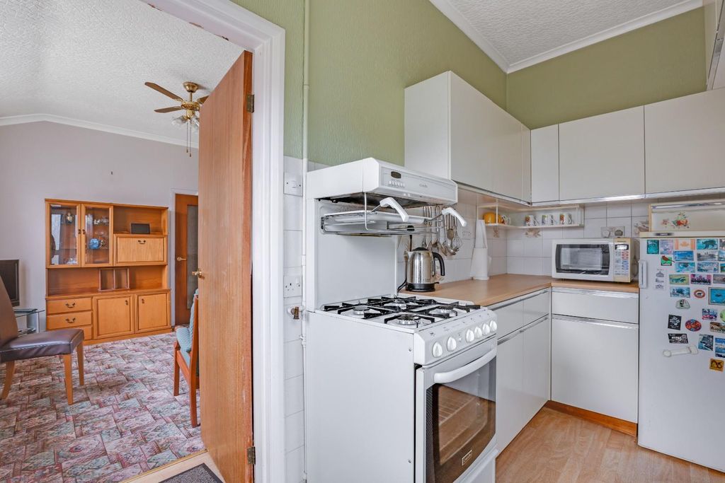 Property photo 3 of 15 05-4d32Jhpropwpen- 42 Pelham Road - 34.Jpg