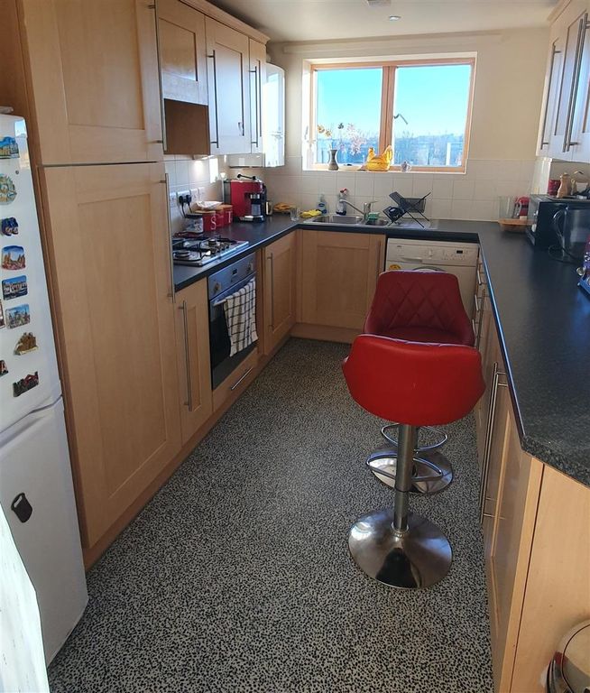 Property photo 3 of 8 Kitchen