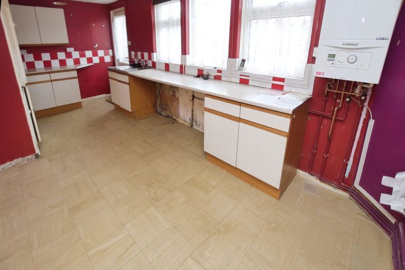 Property photo 3 of 8 Photo 4