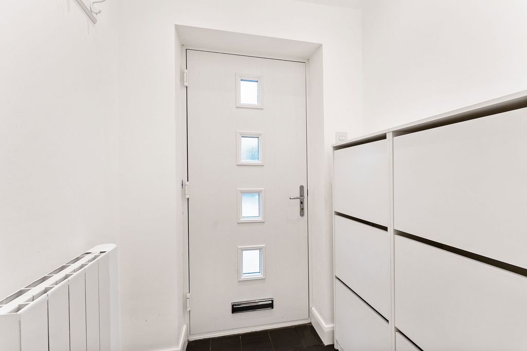 Property photo 2 of 30