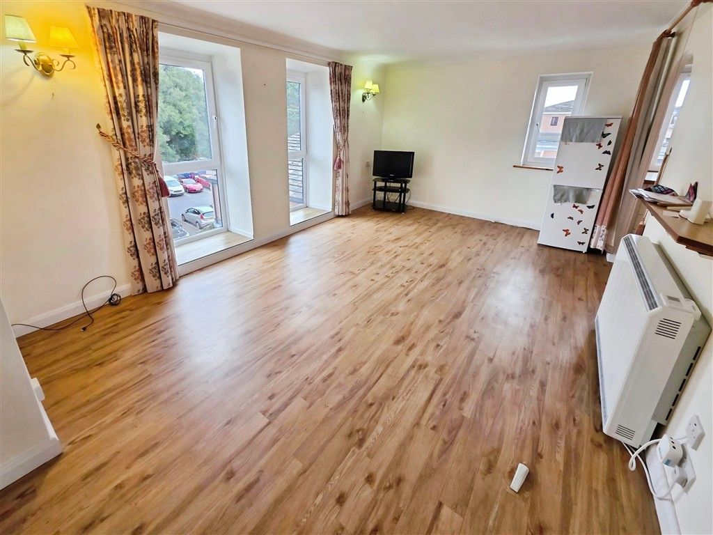 Property photo 3 of 6