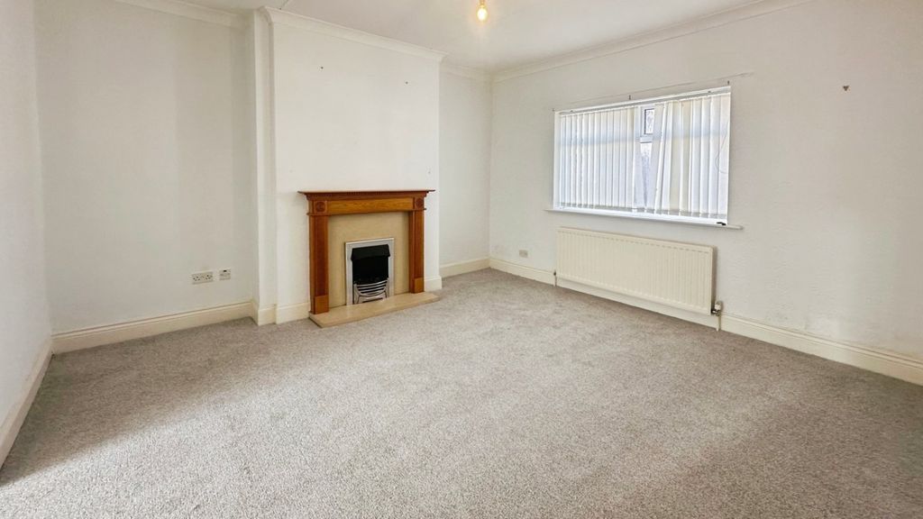 Property photo 1 of 10 Lounge