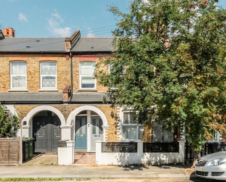 Property photo 1 of 8 2 Bed Maisonette To Rent Malyons Road, Lewisham Se13
