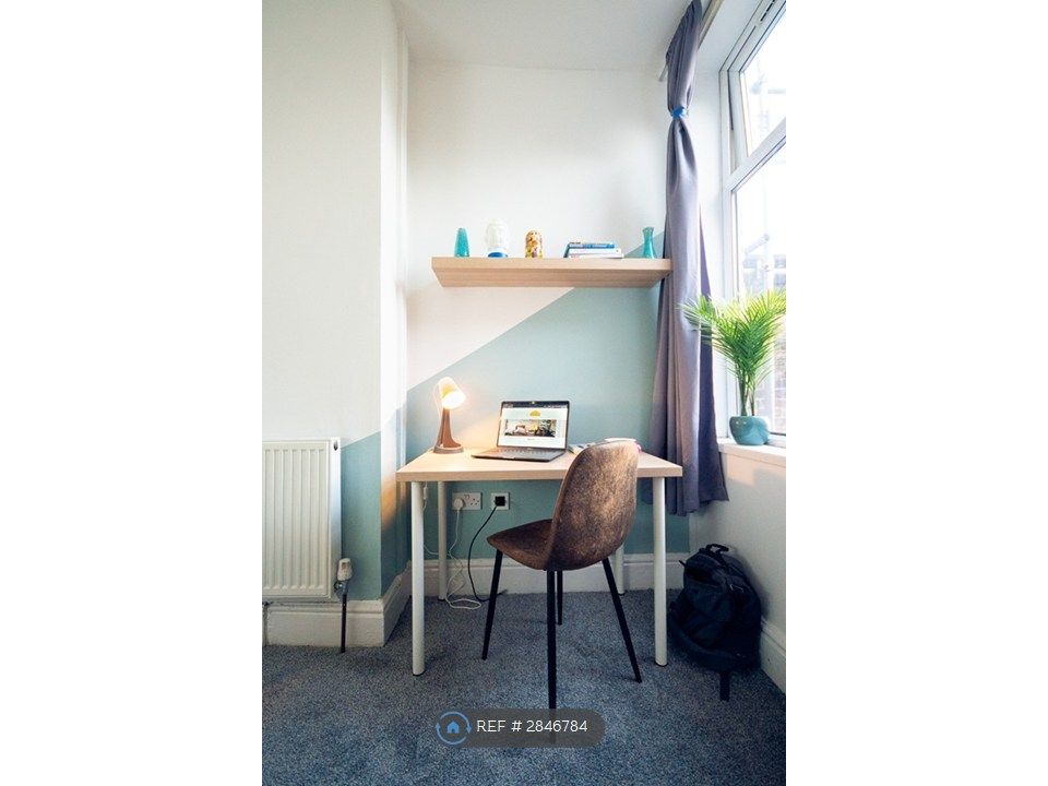 Property photo 2 of 21