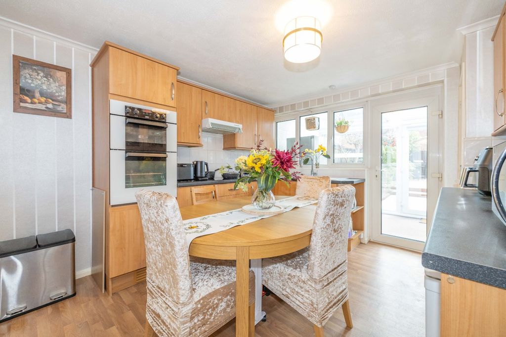 Property photo 3 of 16 Picture 3