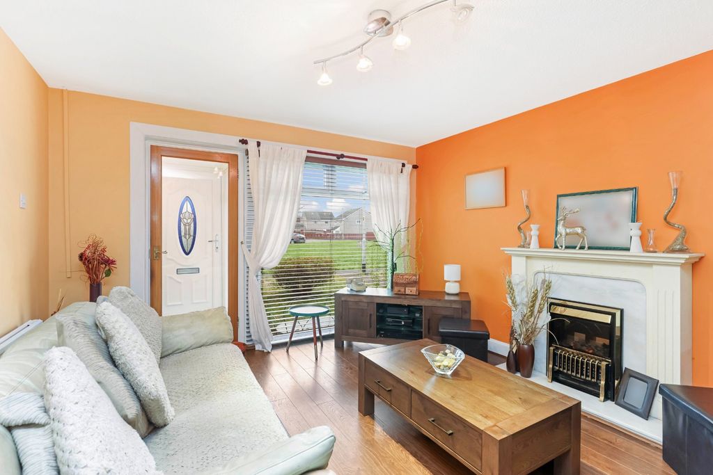 Property photo 2 of 12 Lounge