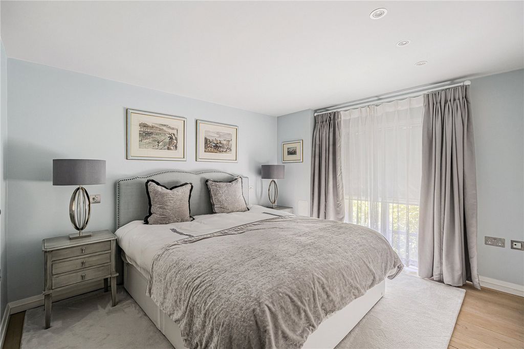 Property photo 2 of 15 Principal Bedroom