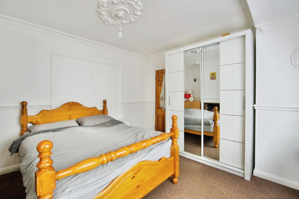 Property photo 3 of 20 Bedroom