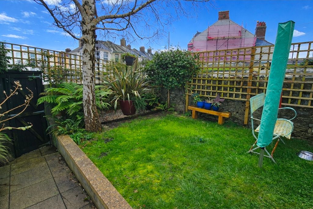 Property photo 2 of 16 Garden