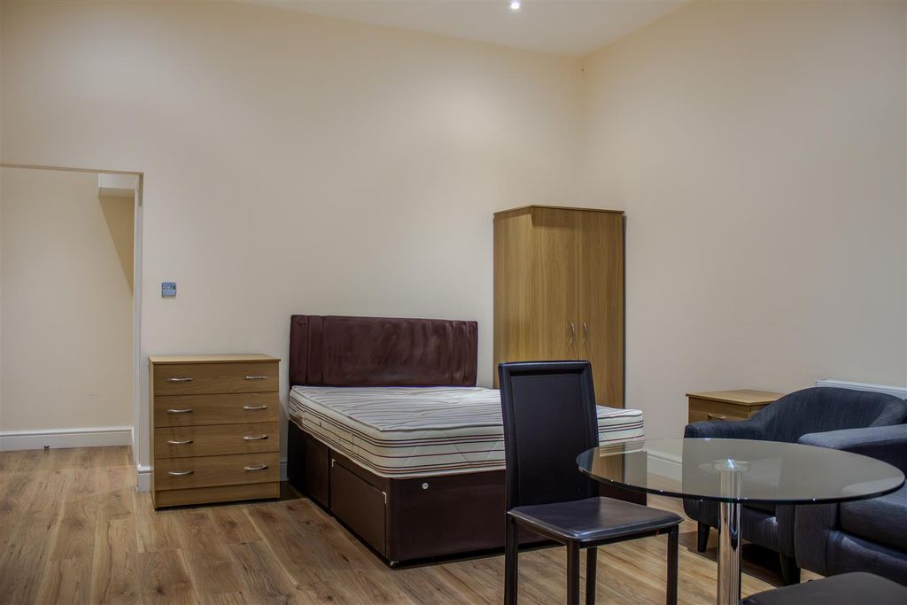 Property photo 2 of 6 Studio Room