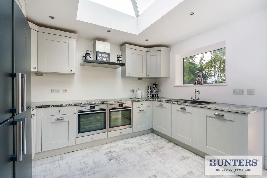 Property photo 2 of 40 94395_White House Selby Road Camblesforth (13) - C